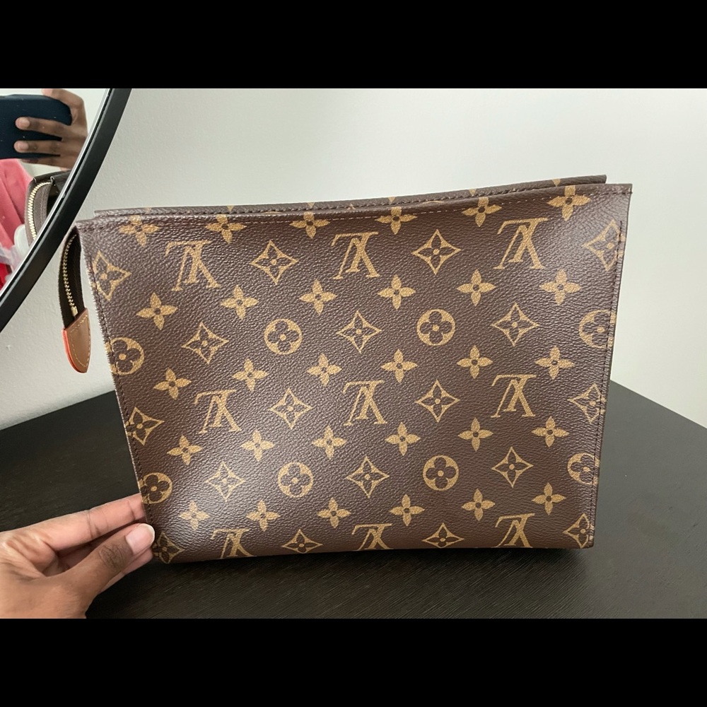 Authentic louis Vuitton toiletry 26